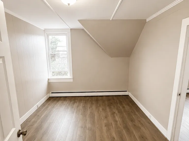 53 Clinton Ave — Photo 6