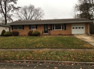 16 Donna Dr, Normal, IL 61761