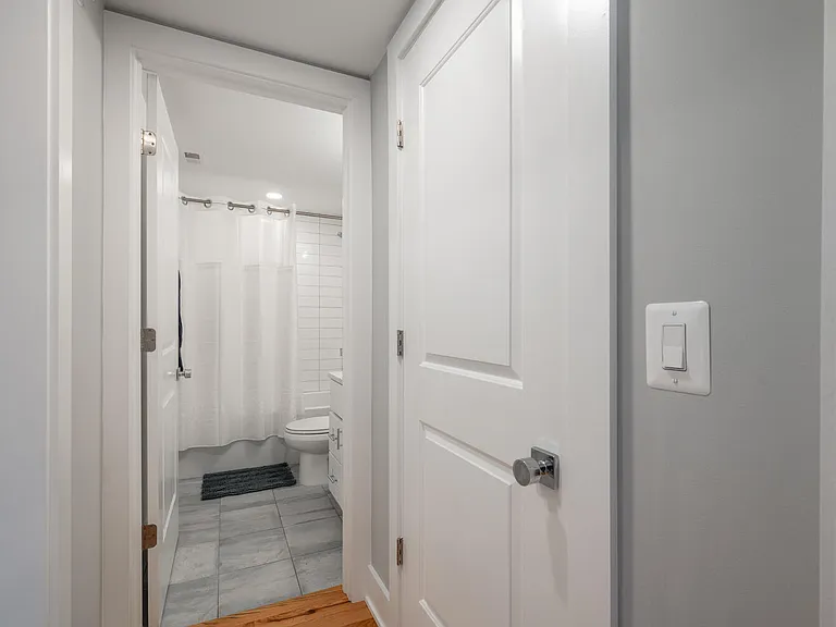 714 11th St NE #302 — Photo 23
