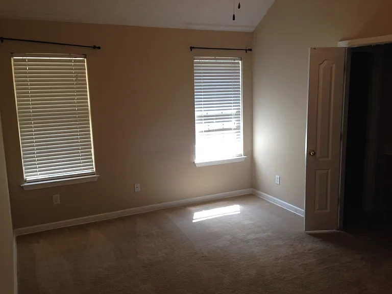 1098 Breezy Valley Dr — Photo 8