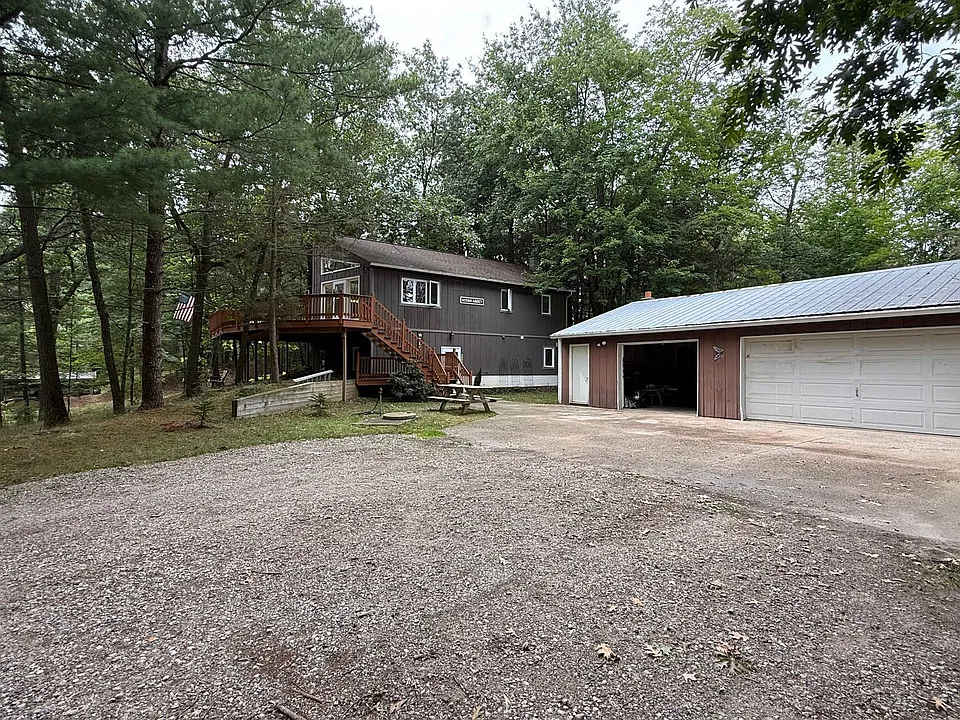 5700 Lakeshore Ct