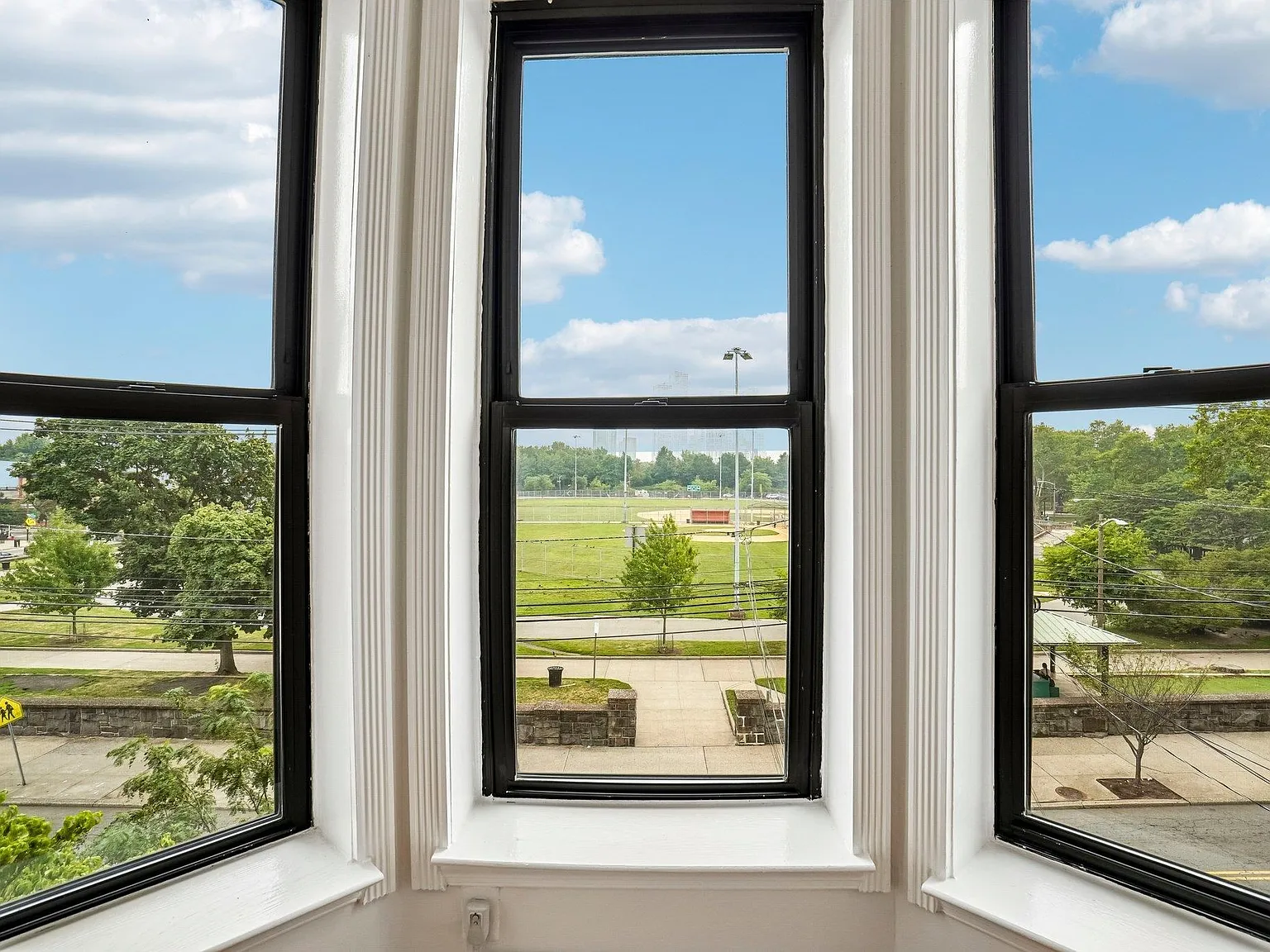 2 bed, 1.0 bath, 660 sqft, $2,850 — Photo 3