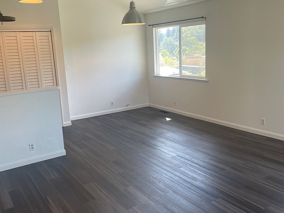 From front door showing living room/dining combo