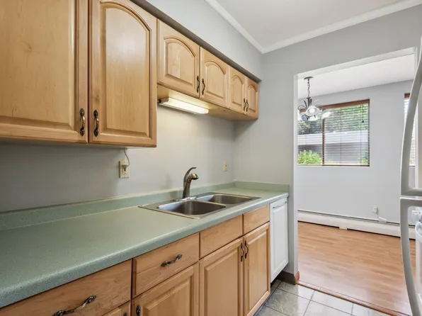 2333 Unity Ave N, Golden Valley, MN 55422