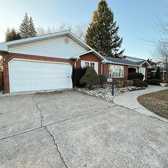 2449 Alexandra Ave — Photo 1