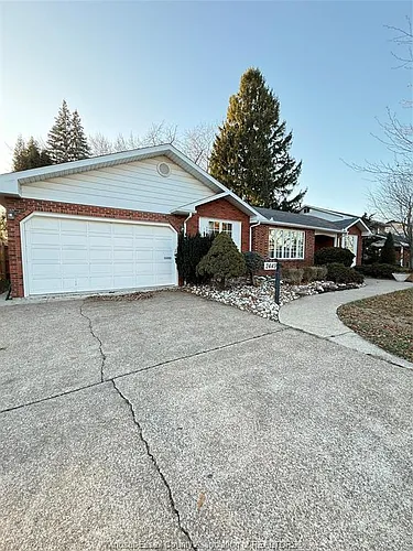 2449 Alexandra Ave Photo 1