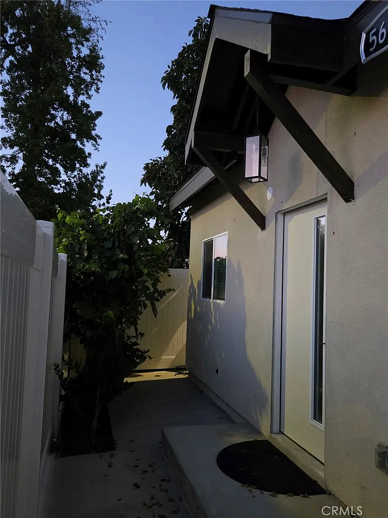 2 bed, 500 sqft, $2,400 — Photo 1