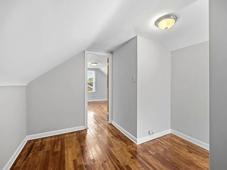 3889 Grenville Rd — Photo 25