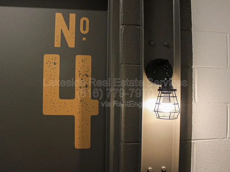 851 Fulton St W #105 — Photo 34