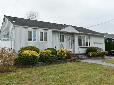 88 Waukena Avenue, Oceanside, NY, 11572