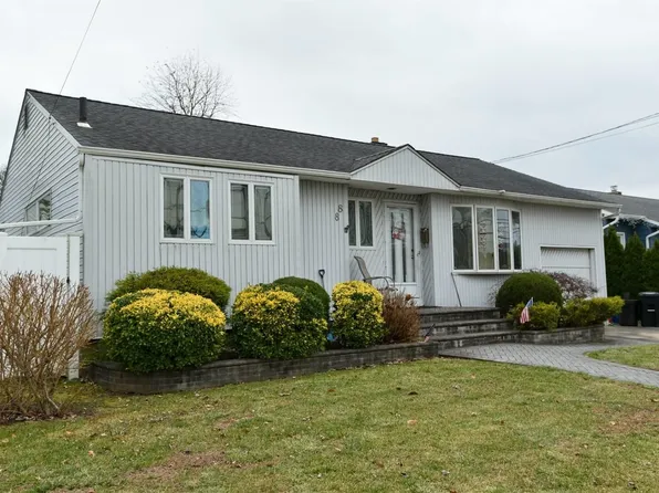 88 Waukena Avenue, Oceanside, NY 11572