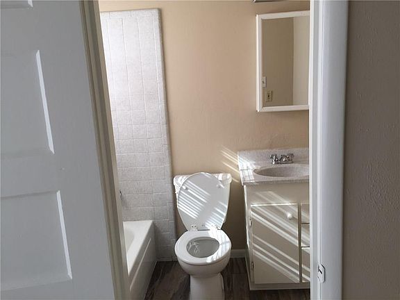4th image of 4737 Calmont Ave