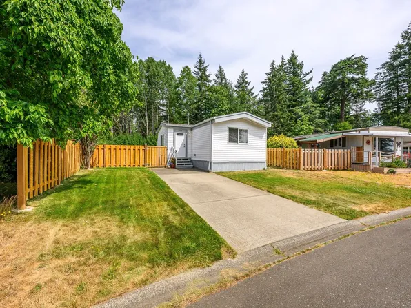 2140 Stadacona Dr, Comox, BC V9M 3P7