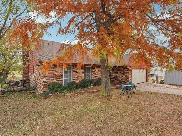 930 Estell Dr, Moore, OK 73160