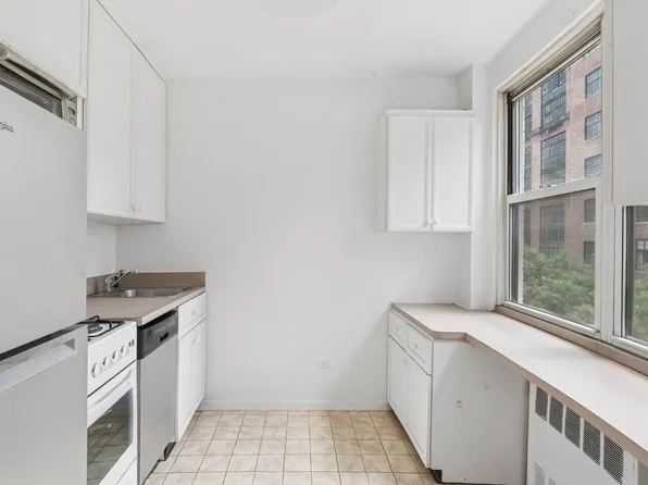 221 East 50th Street 5C image 3 of 7