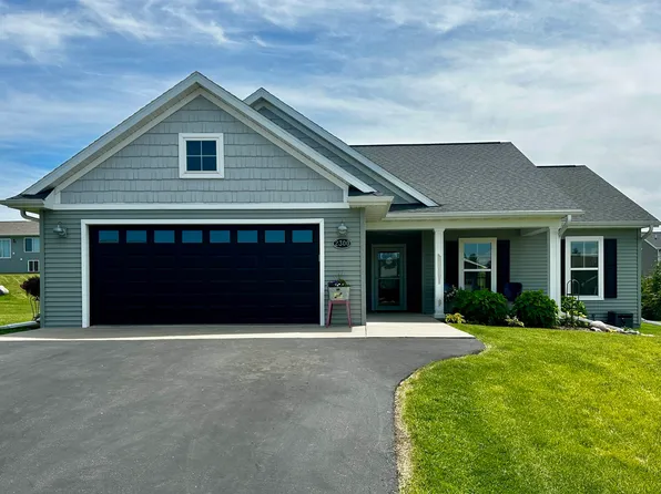 2300 Mayek Dr, Waupaca, WI 54981