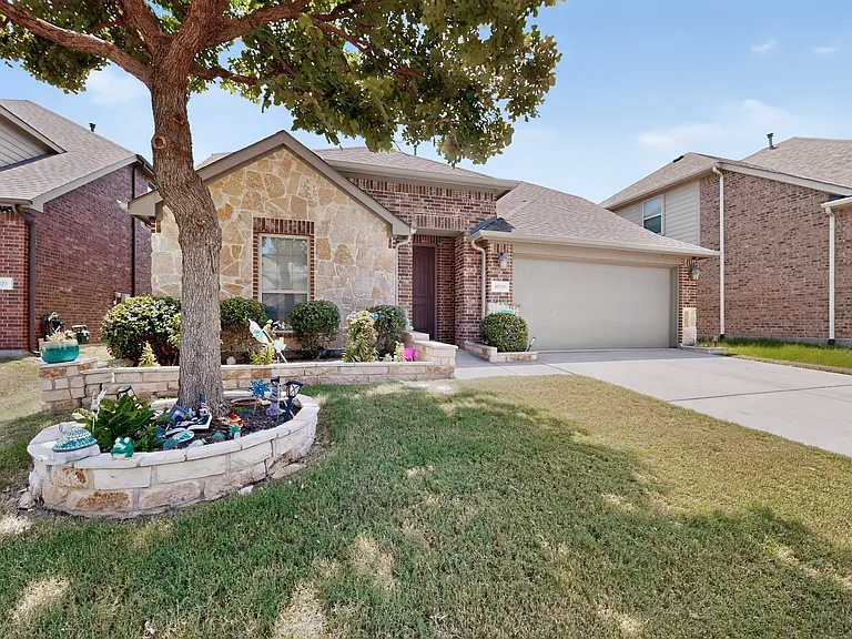 10529 Jackson Hole Ln — Photo 2