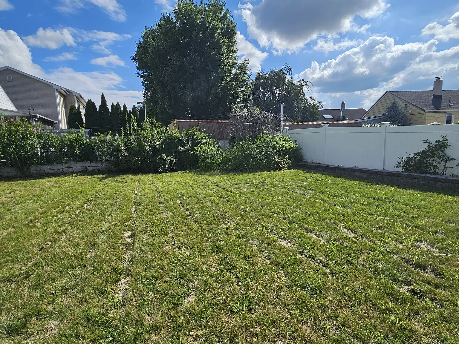 3 bed, 1100 sqft, $3,300 — Photo 3