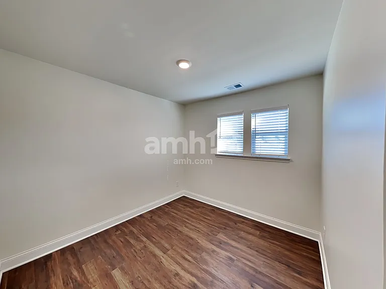 2072 Windsor Park Ave — Photo 11
