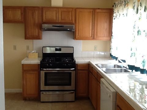 5th image of 740 Erie Dr