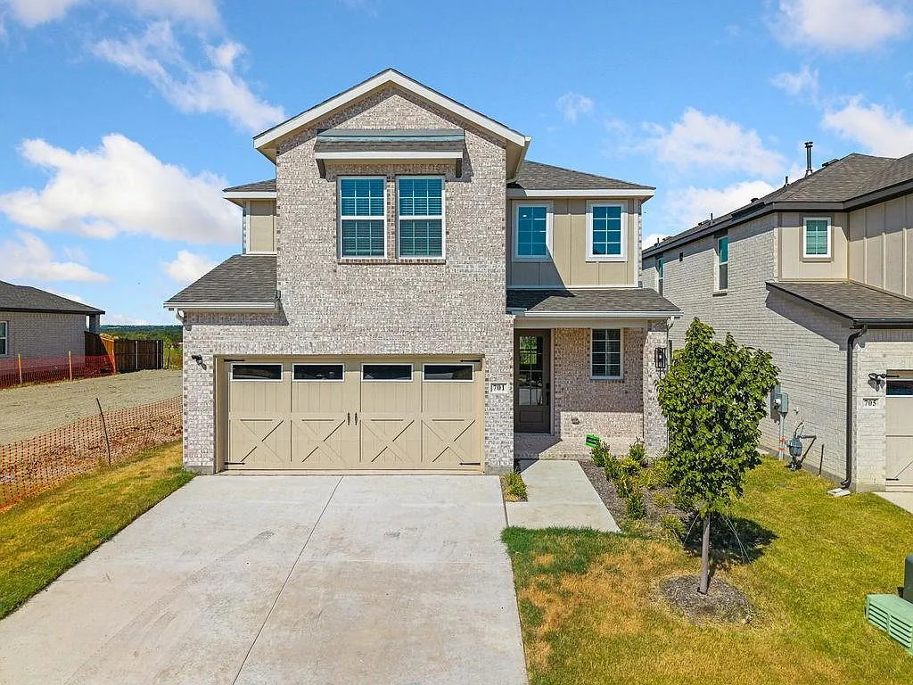 4 bed, 2.5 bath, 2375 sqft, $2,400 — Photo 1