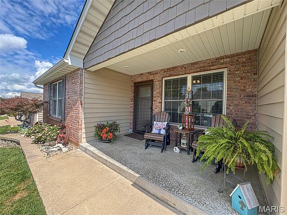 2nd image of 25 Pecan Tree Ln