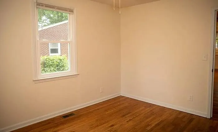 1420 S Kilbourne Rd — Photo 9