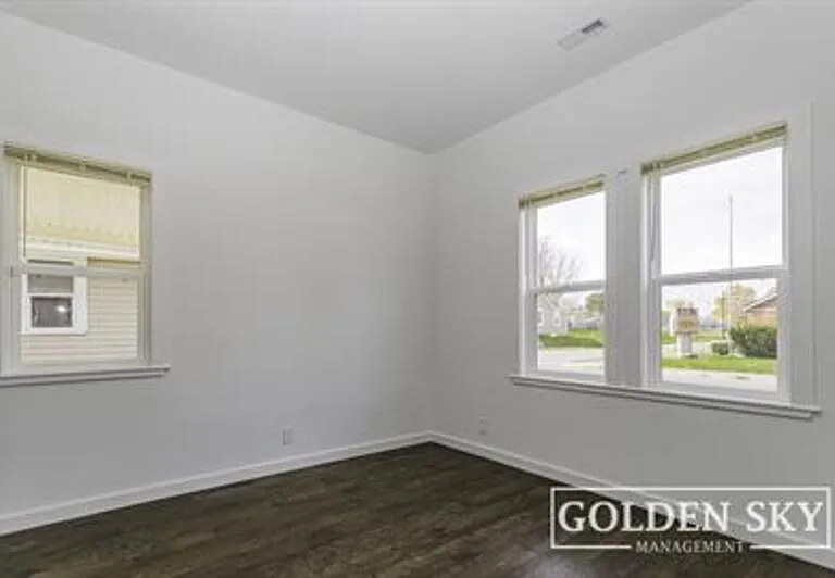 820 S Hackley St — Photo 6