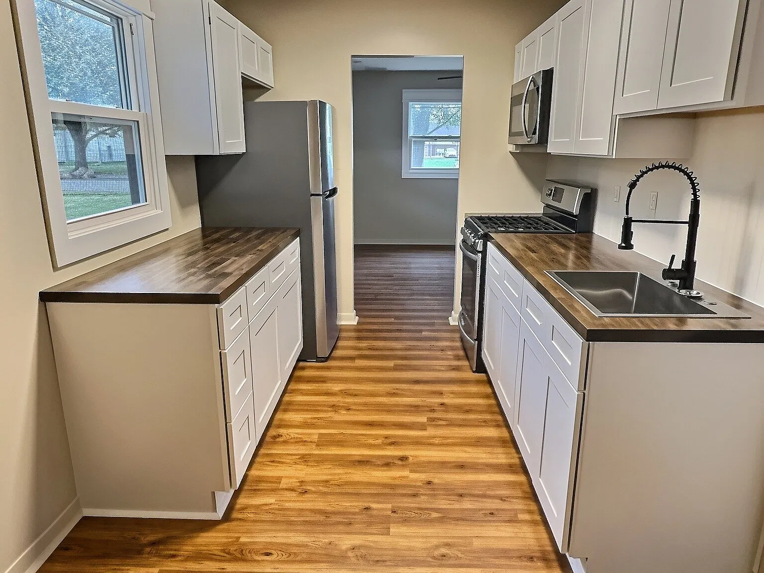 3 bed, 916 sqft, $1,650 — Photo 3