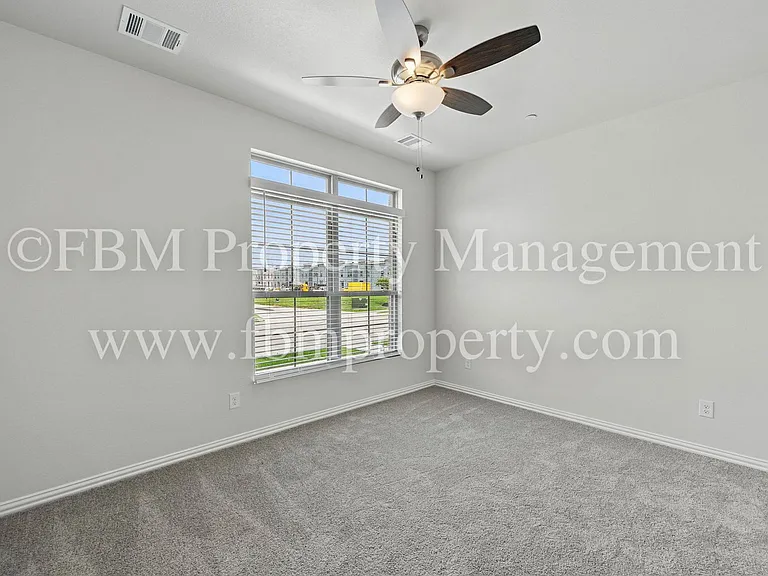 2121 Luna Dr — Photo 5