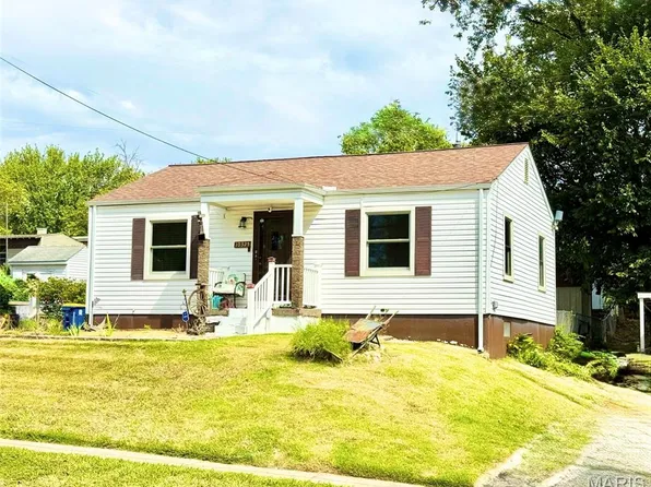 10325 Breckenridge Rd, Saint Ann, MO 63074