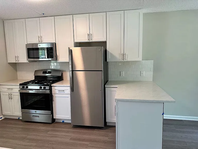 709 Vance St — Photo 2