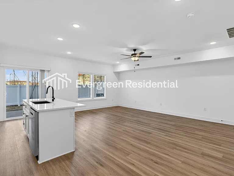 Barryview Townhomes — Photo 42