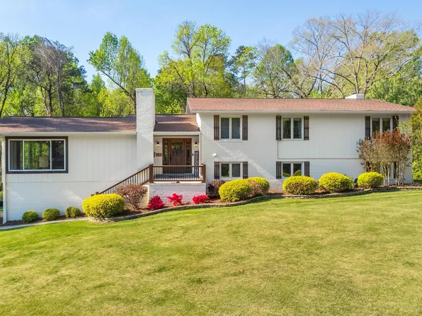 5600 Barrington Country Cir, Ooltewah, TN 37363