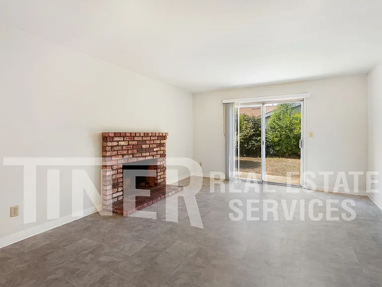 3000 Nikol St — Photo 2