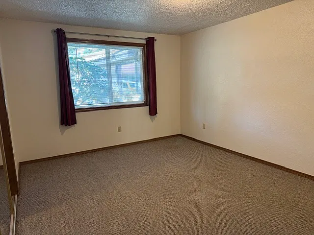 2 bed, 950 sqft, $1,750 — Photo 2
