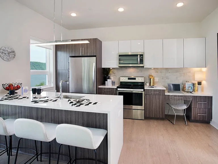 A luxury kitchen at 1177 @Greystone in Yonkers, NY