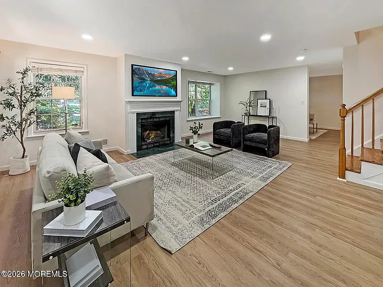 577 Windflower Ct — Photo 4
