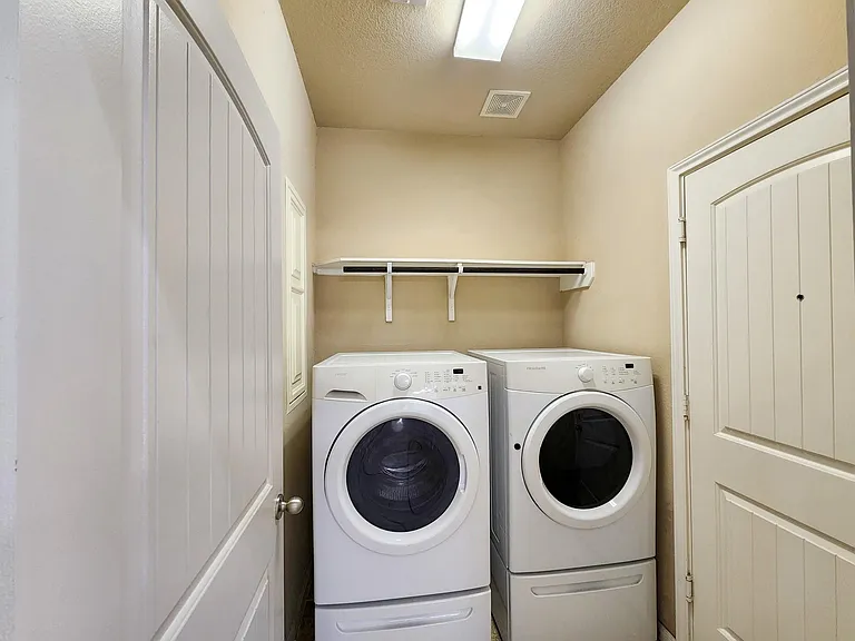 4515 Greenleaf Dr — Photo 7