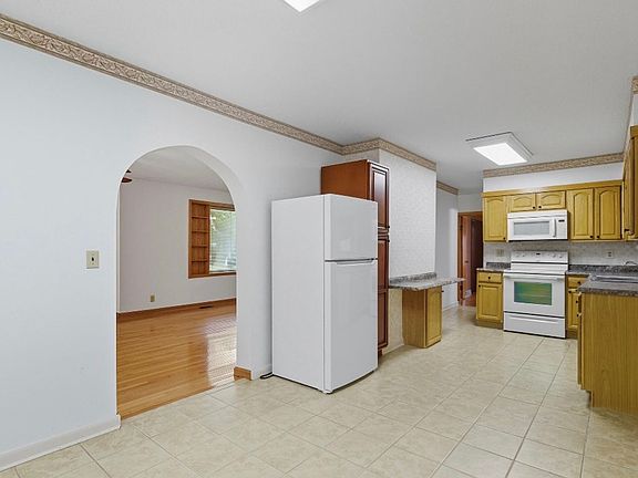 5th image of 1210 Adair Dr