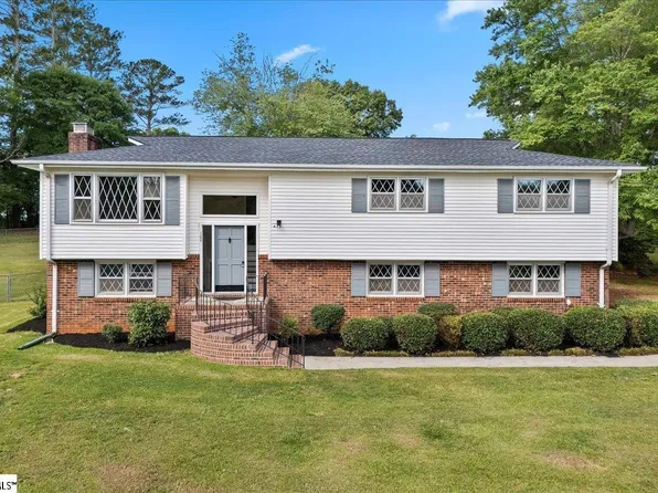 102 Willow Ct, Easley, SC 29642