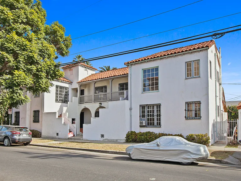 1460 S Holt Ave — Photo 2
