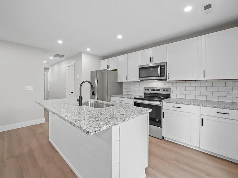 124 Shipman Dr NE — Photo 8