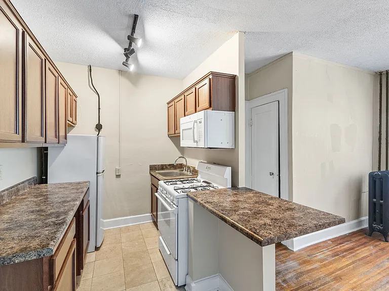 Suites of Irvington — Photo 13