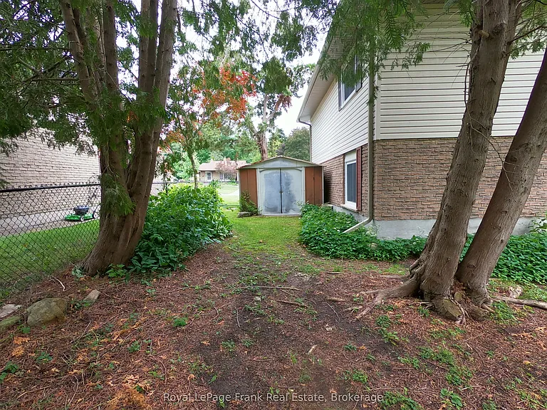 1167 Weller St #MAIN FLOOR — Photo 4