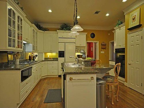 5th image of 10216 Pinehurst Dr