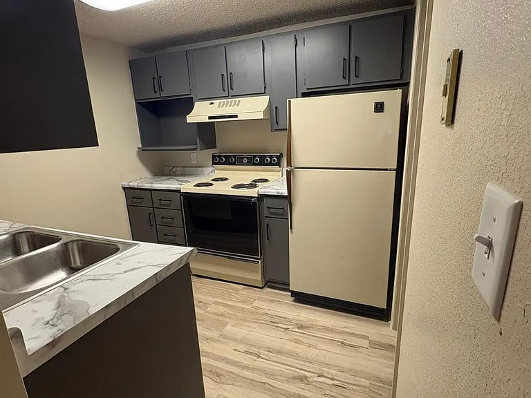 108 N Market St #9 — Photo 3
