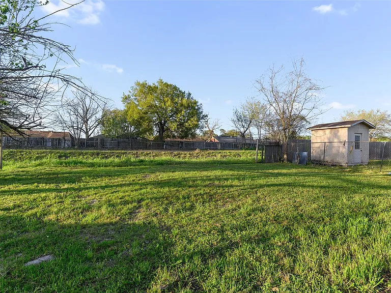 986 Dewalt St — Photo 17