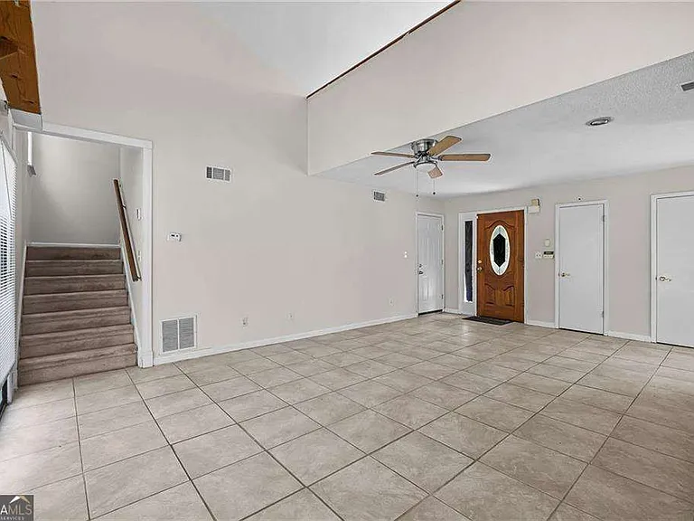 990 Chapman Ln — Photo 9