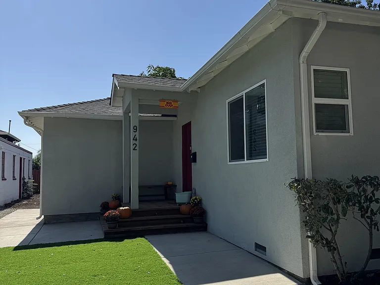 942 Santa Clara St — Photo 11